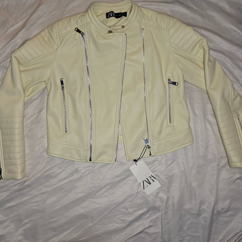 *NEVER WORN* ZARA White Leather Jacket